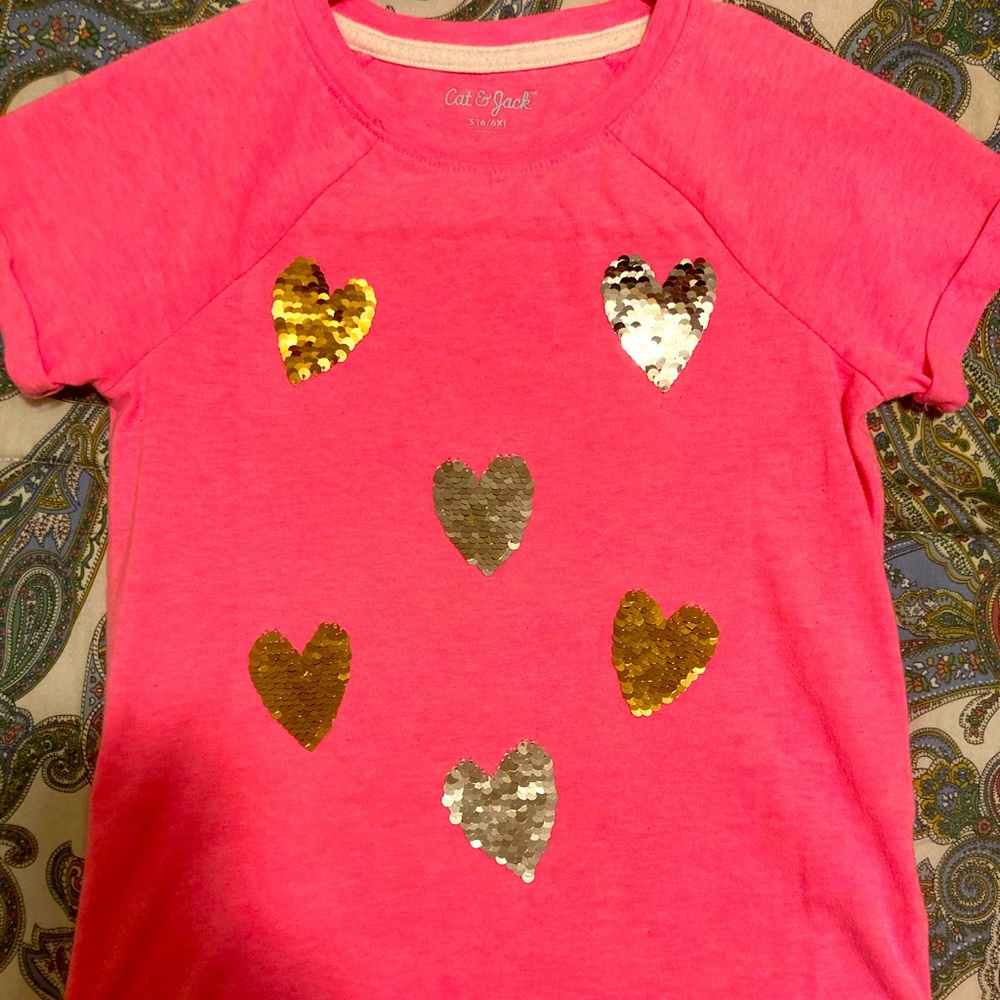 Adorable girls hot pink flip sequin heart top!